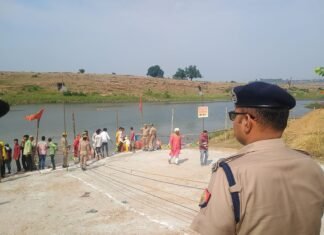 मिर्जापुर जनपद में शांतिपूर्ण तरीके से दुर्गा प्रतिमा विसर्जन है जारी