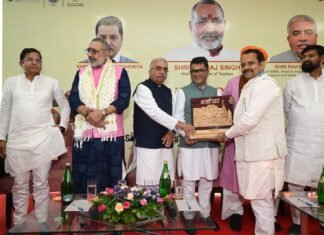 भदोही में आयोजित कारपेट मेला में भारी संख्या में विदेशियों के आने से कारपेट व्यवसाय में रौनक बढ़ी