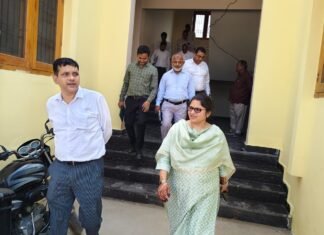 जिलाधिकारी ने प्राथमिक स्वास्थ्य केन्द्र चुनार में निर्माणाधीन 50 सैय्या फील्ड अस्पताल का किया निरीक्षण