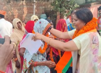 सुचिस्मिता मौर्य ने आज कछंवा पहाड़ी मंडल के कई इलाकों में किया जनसंपर्क