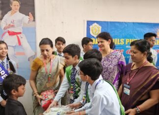 डैफोडिल्स पब्लिक स्कूल व शेयर एण्ड केयर संस्था के तत्वाधान में निर्धन व असहाय लोगों के चेहरे पर लाई गई मुस्कान