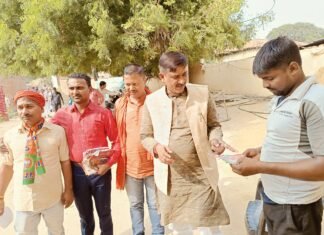 नपाध्यक्ष श्यामसुंदर केशरी ने मझवा विधानसभा में भाजपा प्रत्याशी सुचिस्मिता मौर्या के लिए मांगा वोट