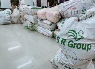 प्लाईवुड से लदी ट्रक में एक करोड़ से ऊपर का गांजा, मिर्जापुर एसपी की पड़ी नजर