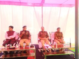 डीआईजी मिर्जापुर एवं एसपी के द्वारा मतगणना के दौरान पुलिस कर्मचारियों को दिया गया आवश्यक निर्देश