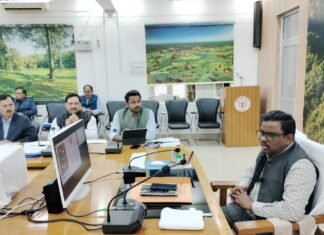 मण्डलायुक्त ने एक करोड़ से अधिक लागत की निर्माणाधीन परियोजनाओं के प्रगति की बैठक कर ली जानकारी