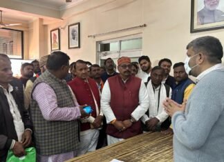 कैबिनेट मंत्री आशीष पटेल के स्वास्थ्य का हाल जानने के लिए उमड़ा समर्थकों का सैलाब