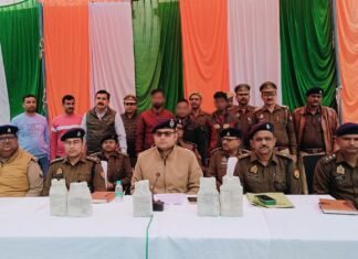 मिर्जापुर मेंअवैध अंग्रेजी शराब का निर्माण व बिक्री करने वाले गैंग का भण्डाफोड़ 03 गिरफ्तार