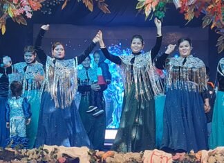इंटेलिटाट्स स्कूल में छात्र ही नहीं उनकी मम्मीयों ने भी स्टेज पर किया परफॉर्मेंस