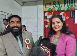 एसएन पब्लिक स्कूल के सभी शाखाओं में किया गया ध्वजारोहण
