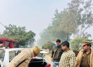 मिर्जापुर के बॉर्डर से घुसते ही पुलिस ने जांच के लिए लगा दिए बैरियर