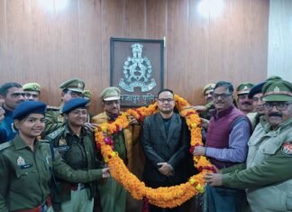 अपराधियों एवं माफियाओं की कमर तोड़ने वाले पुलिस अधीक्षक अभिनंदन के विदाई समारोह में आंखें हुई नम