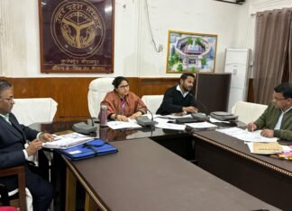 एक करोड़ से अधिक लागत से निर्माणाधीन परियोजनाओं की जिलाधिकारी ने की बिन्दुवार विस्तृत समीक्षा