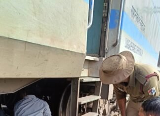ट्रेन नंबर 12487 सीमांचल एक्सप्रेस में ब्रेक के पास धुआं देखकर यात्री घबराए, मीरजापुर