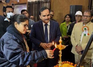 जो मतदान नहीं करते हैं उनके अंदर जागरूकता लाने के लिए भी मतदाता दिवस मनाया जाता है -बालकृष्ण त्रिपाठी