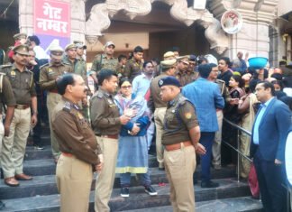 अपर पुलिस महानिदेशक वाराणसी, जोन वाराणसी “पीयूष मोर्डिया ने विंध्याचल का किया दौरा