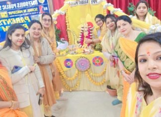 डैफोडिल्स विद्यालय के प्रांगण में पूंजी गई ज्ञान विद्या और स्वर की देवी मां सरस्वती
