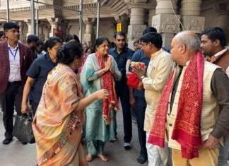 गृहमंत्री अमित शाह की पत्नी का नपाध्यक्ष श्यामसुंदर केशरी ने किया स्वागत