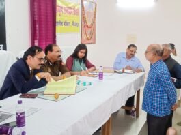 विंध्याचल मण्डलायुक्त बालकृष्ण त्रिपाठी तहसील में पहुंचकर सुनी लोगों की समस्याएं