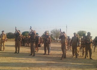 त्योहारों में खलल उत्पन्न करने वालों के खिलाफ पुलिस ने फायरिंग आदि की विशेष प्रैक्टिस कर दंगाइयों को चेताया