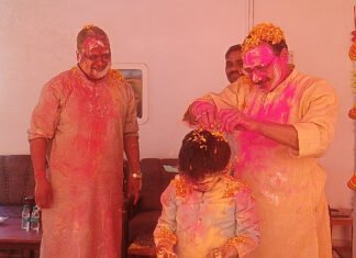 मिर्जापुर जनपद वासियों द्वारा होली सकुशल खेलने के बाद पुलिस अधिकारियों ने भी खेली होली