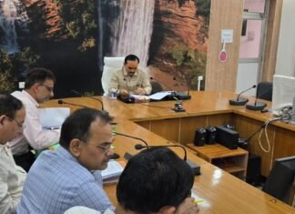 मण्डलायुक्त की अध्यक्षता में मण्डलीय सड़क सुरक्षा समिति की बैठक सम्पन्न