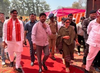 प्रभारी मंत्री ने प्रेस प्रतिनिधियों से वार्ता कर बताई प्रदेश सरकार की उपलब्धियां