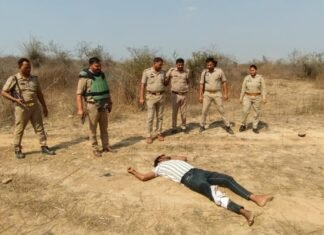 ₹ 20 हजार का इनामिया शातिर गो-तस्कर पुलिस मुठभेड़ में घायल