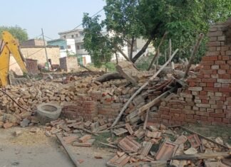 अवैध अतिक्रमण पर गरजा प्रशासन का बुलडोजर