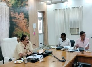 मण्डलायुक्त ने जल जीवन मिशन से सम्बन्धित कार्यो की मण्डलीय समीक्षा बैठक कर प्रगति के बारे में ली जानकारी
