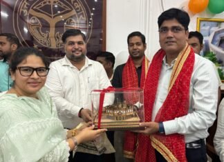 अपर जिलाधिकारी एवं उप जिलाधिकाारी लालगंज के स्थानान्तरण के अवसर पर भव्य समारोह आयोजित