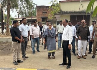 जिलाधिकारी ने विकास खण्ड-पहाड़ी में आधार सेवा केन्द्र का किया उद्घाटन