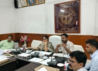 29 मई से विद्युत विभाग के कर्मचारियों के द्वारा घोषित अनिश्चित कालीन हड़ताल के चलते डीएम ने कंट्रोल रूम की स्थापना की