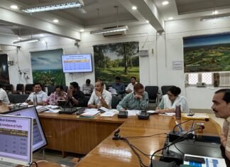कोई भी अधिकारी जिलाधिकारी के अनुमति के बिना नही छोड़ेगा मुख्यालय -मण्डलायुक्त