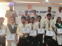 सेठ द्वारका प्रसाद बजाज स्कूल के10 मेघावी छात्रों को जिले के टॉप अधिकारियों ने किया सम्मानित