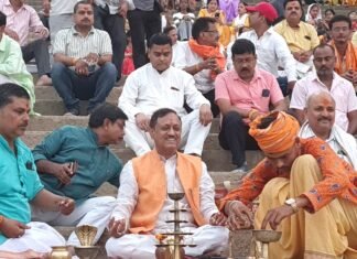 राष्ट्रवादी मंच ने पक्का घाट पर माँ गंगा की पूजा अर्चना की