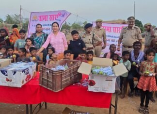 वामा सारथी के बैनर तले पुलिस परिवार के लोगों ने आम लोगों के साथ मनाया फलों का त्यौहार
