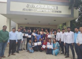 छात्रों की व्यावसायिक क्षमताओं के उन्नयन के उद्देश्य से पुरस्कार समारोह आयोजित