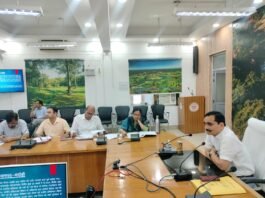 मण्डलायुक्त ने एक करोड़ से अधिक लागत की निर्माणाधीन परियोजनाओं की समीक्षा कर दिए आवश्यक निर्देश