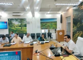 मण्डलायुक्त ने एक करोड़ से अधिक लागत की निर्माणाधीन परियोजनाओं की समीक्षा कर दिए आवश्यक निर्देश
