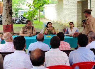 थाना समाधान दिवस के मौके पर लालगंज थाने पर पहुंचे एसएसपी एवं डीएम मिर्जापुर