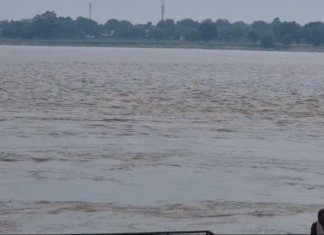 मिर्जापुर में गंगा नदी फिर बढ़ने लगी, चेतावनी लेवल के लगभग करीब पहुंचा जल स्तर