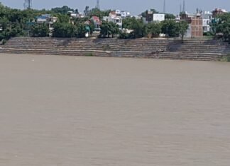 मिर्जापुर में गंगा नदी का जलस्तर चेतावनी लेवल के करीब पहुंचा