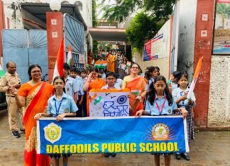 डैफोडिल्स विद्यालय में हर घर तिरंगा यात्रा का आयोजन