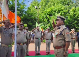 मिर्जापुर,पुलिस अधिकारियों सहित कई पुलिस कर्मी अति उत्कृष्ट सेवा पदक व उत्कृष्ट सेवा पदक से हुए सम्मानित