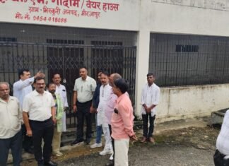 जिलाधिकारी ने ई0वी0एम0 वी0वी0 पैट गोदाम का क्रिया निरीक्षण