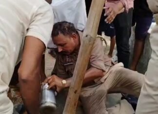 मिर्जापुर में गुस्साई भीड़ ने ईंट पत्थर से किया हमला, गाड़ियों में भी की तोड़फोड़