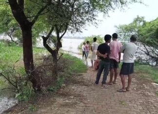 मिर्जापुर में गंगा नदी 5 सेंटीमीटर प्रति घंटे की रफ्तार से बढ़ रही है