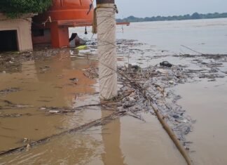 मिर्जापुर में गंगा नदी का जलस्तर तेजी से बढ़ रहा है 10 सेंटीमीटर प्रति घंटे से ज्यादा बढ़त दर्ज