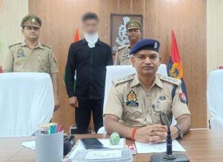 अधिकारियों पर दबाव बनाकर धन वसूली करने वाला देवरिया निवासी एक व्यक्ति गिरफ्तार