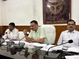 मिर्जापुर जिलाधिकारी पवन कुमार गंगवार ने 14 अधिकारियों का वेतन रोक देने का दिया निर्देश